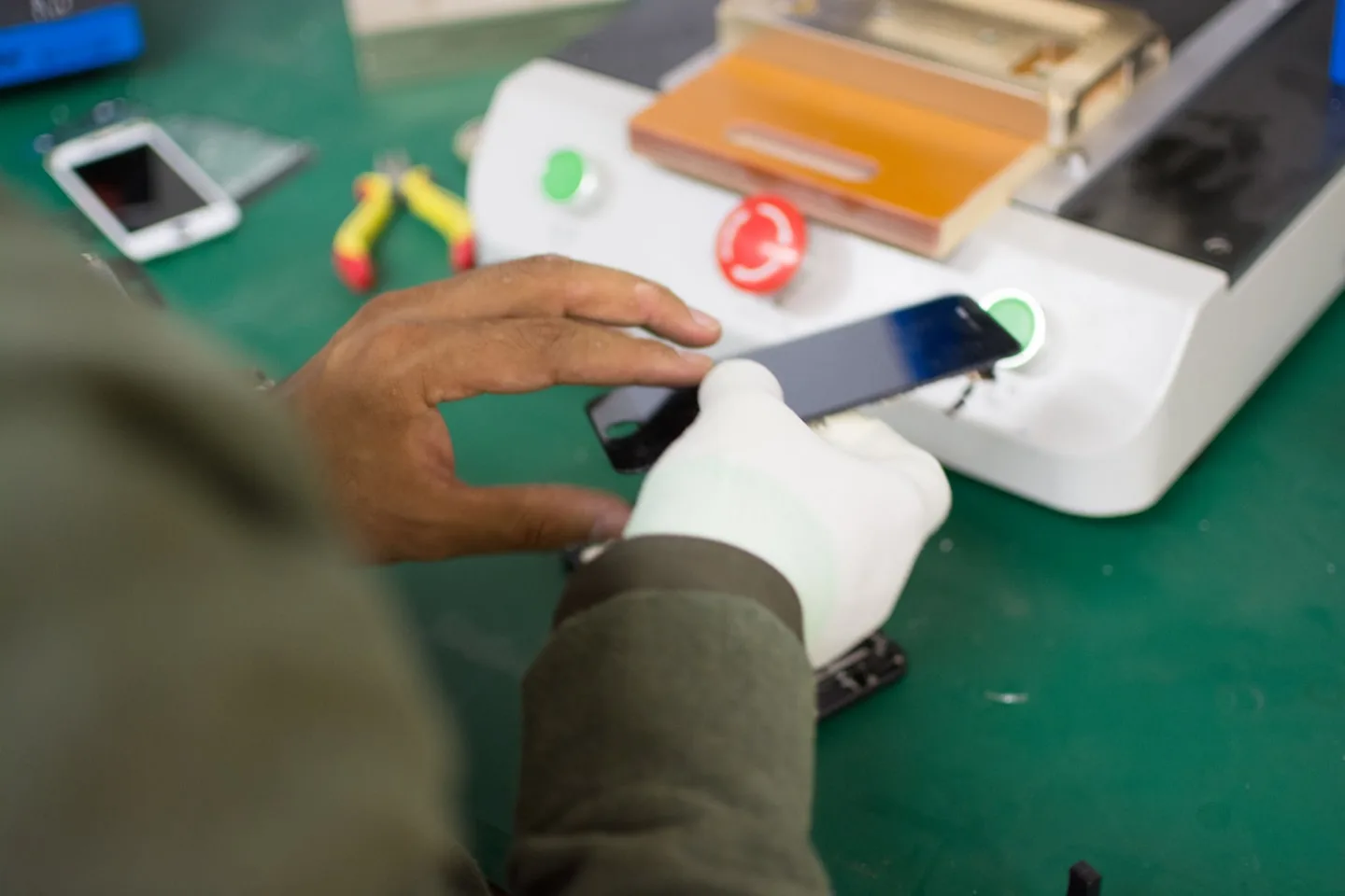 Will My Photos Still Be There After a Screen Repair? 1 a screen repair doesn't touch your photos, apps or data