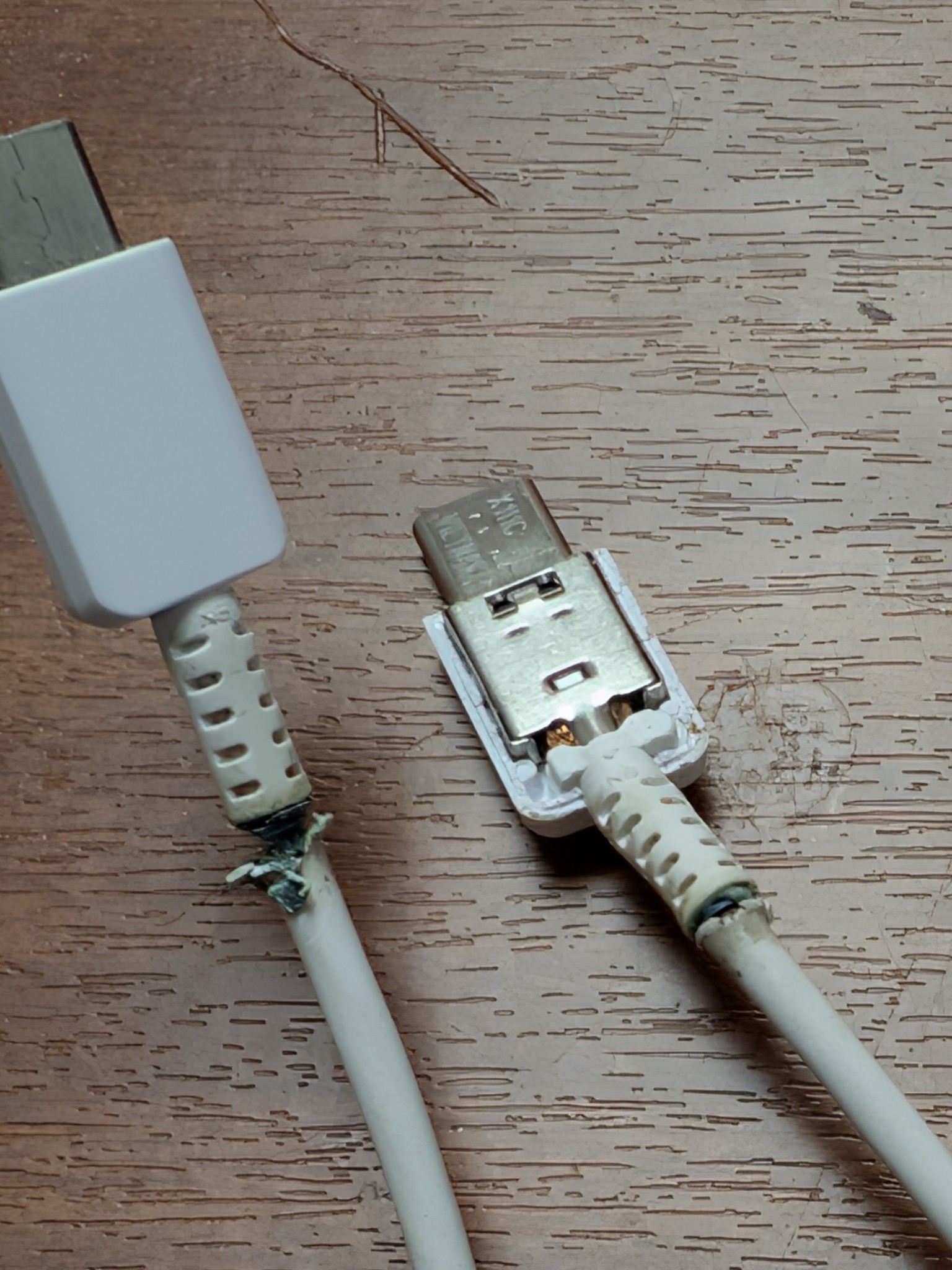 iPhone cable, MFi certified cable, USB-C iPhone 15 cable, cheap iPhone cable damage